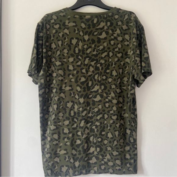 Men’s Levis T Shirt Size Medium Short Sleeve Camo - Picture 4 of 5